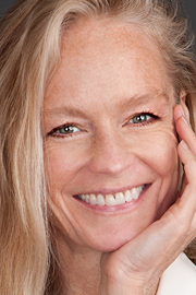 Suzy Amis