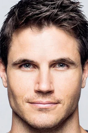 Robbie Amell